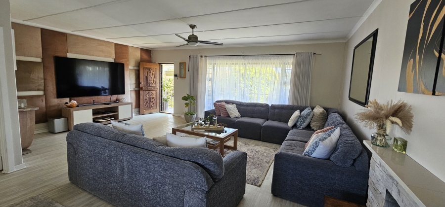 6 Bedroom Property for Sale in Gonubie Eastern Cape